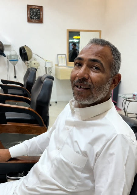 رجل يعاني من الشيب قبل استخدام بابل موس